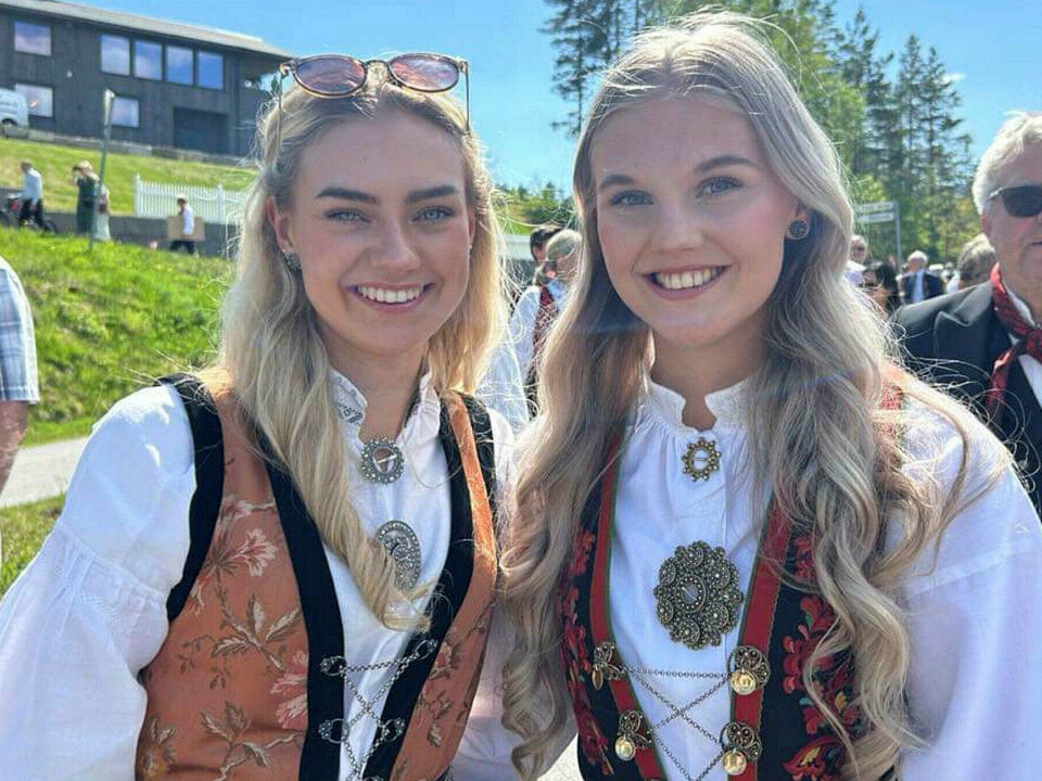 Bursdag og 17. mai: Mina Vee Straand og Madeleine Holte Skaali som fyller 19 år i dag.