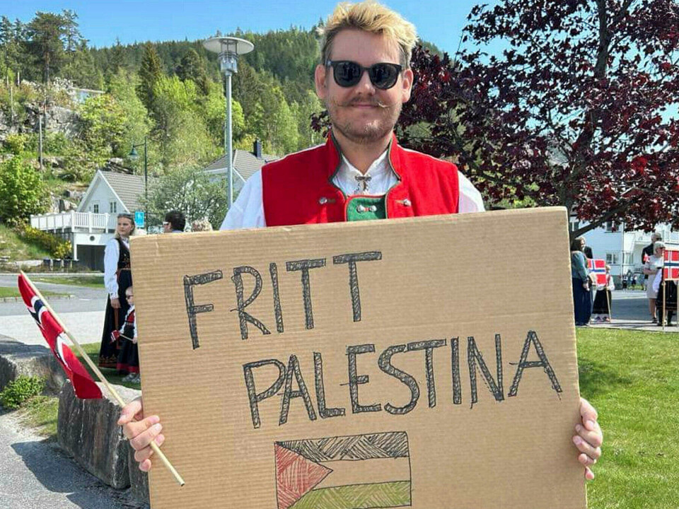I toget: Egil Tveit tenker på dei som ikkje kan feire fridomen i dag.