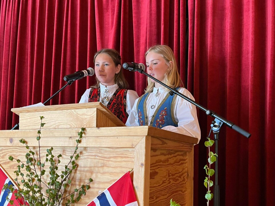 Årets 17. mai-tale i Øyfjell vart halde av Oda Rorgemoen Mohaugen og Tilde Sofie Rekaa Opsalhagen.