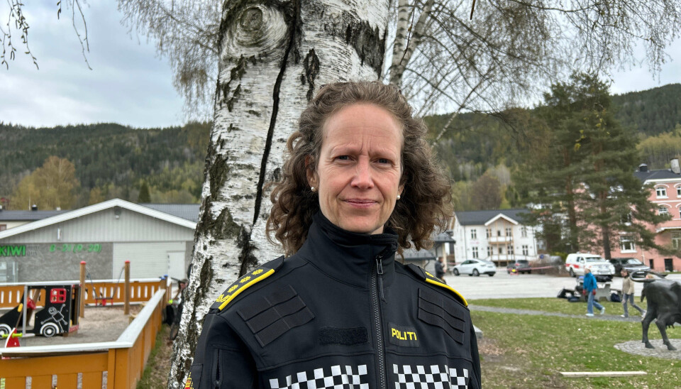 Politistasjonssjef Sigrid Dahl fortel at politiet er interessert i tips og informasjon frå publikum.