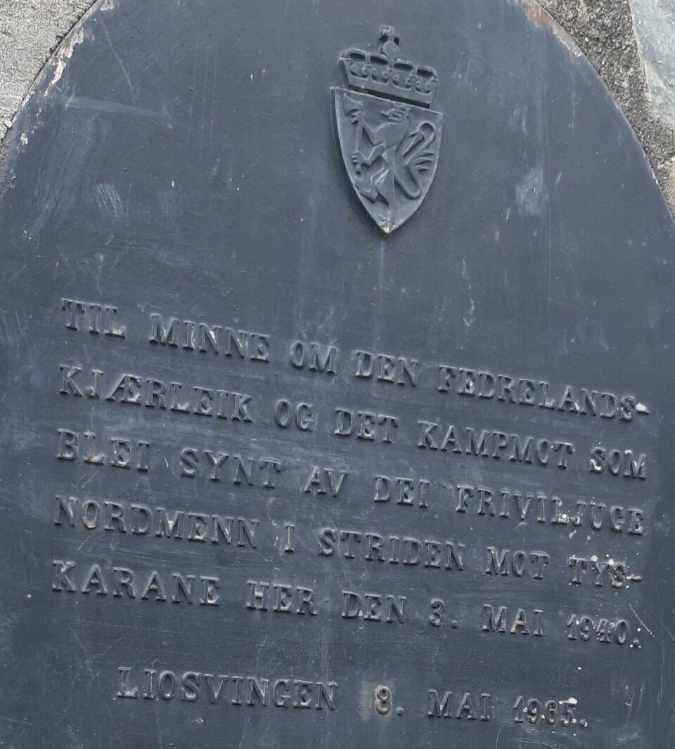 Minnestøtta ved Liosvingen til minne om kampen 3. mai 1940.