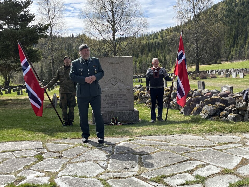 – Det er bestandig spesielt å stå her på Mo kyrkjegard framfor minnesteinen til Jørgen og Aslak, seier Olav Aalandslid.