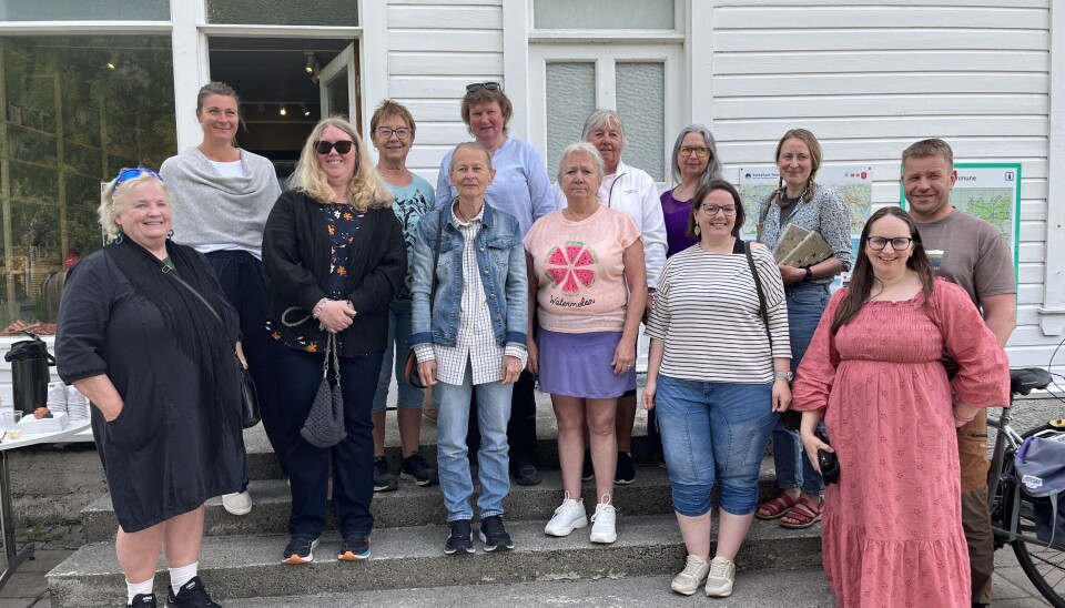 Nokre av dei lokale produsentane som har varer på Lokalbui på Dalen. Bak f.v.: Martelene Fauske, Anne Marie Brokka, Ingrid Seltveit, Hege Karin Kittilsen, Linda Iren Grytten, Helga Songøygard Battin og Jørund Håvard Askje. Framme f.v.: Vigdis Berg Nordgarden, Fredrika Skaug, Marianne Bøgh Stømner, Unn Breivik, Adele Rabbe og Åshild Løvold.