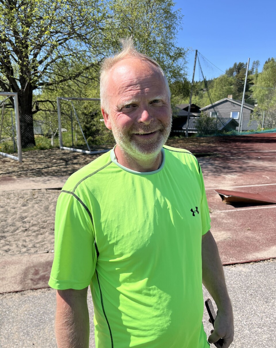 Alf Johannes (Affen) Strand utfordra unggutane (og sjefen) til å springe 100 meter.