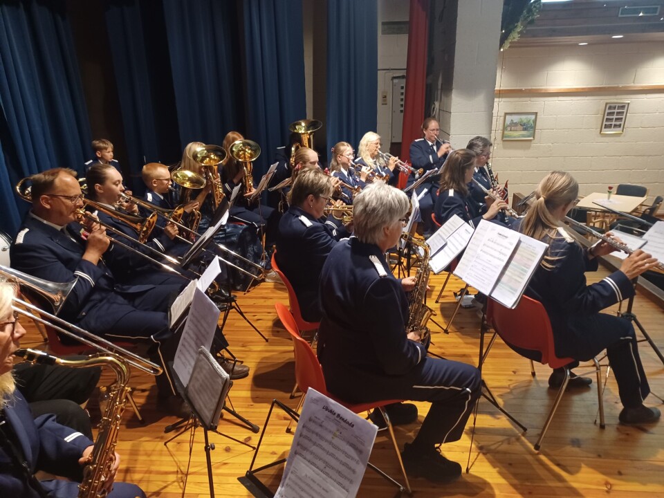 Kviteseid hornmusikk avslutta ein hektisk 17.mai med konsert på Sundvang.
