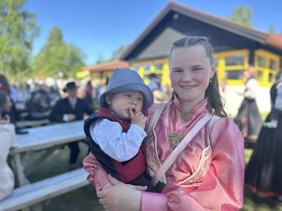 Alfred Eilefstjønn og Lykke Tiril Fjermeros-Eilefstønn feirar 17. mai i Treungen.