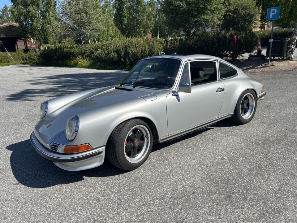 – Det der er ein ulv i fåreklær, seier Bjørn Kise om Porscha frå 1971. Den har ein topphastigheit på 330 km/t. – Men ein kan ikkje køyrer så fort i Noreg, legg han til.