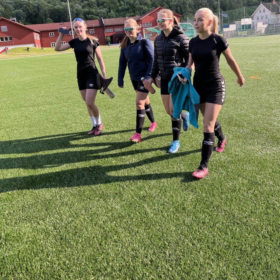 Marie Østerhus Teigen (f.v.), Sigrid Godtland, Ida Lio og Mathea Gulseth på Åmdal/Tokke jenter 17.