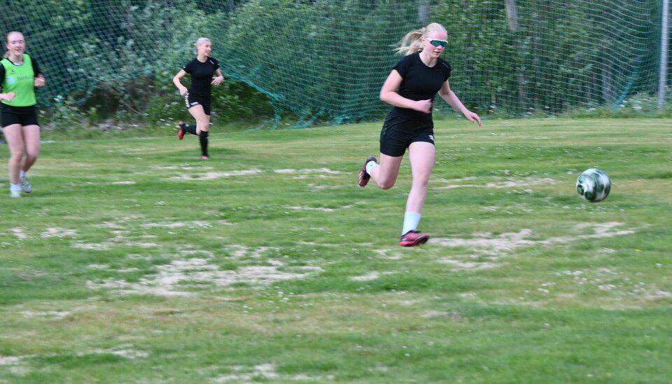 Marie Østerhus Teigen på trening med laget.