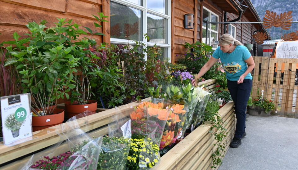 Annette Lund har jobba i blomsterbutikk tidlegare, og tar ansvar for den nye satsinga.