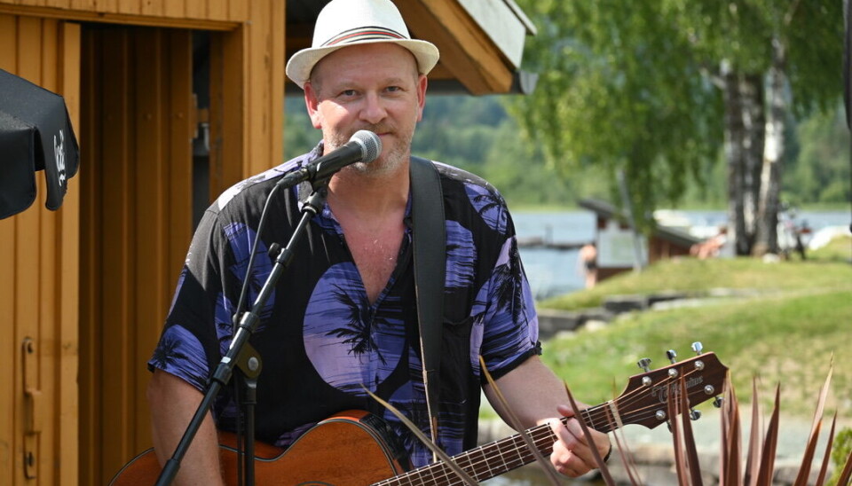 Jan Thomas Moen song på bryggefestivalen, og styrte lyden for dei andre songarane.
