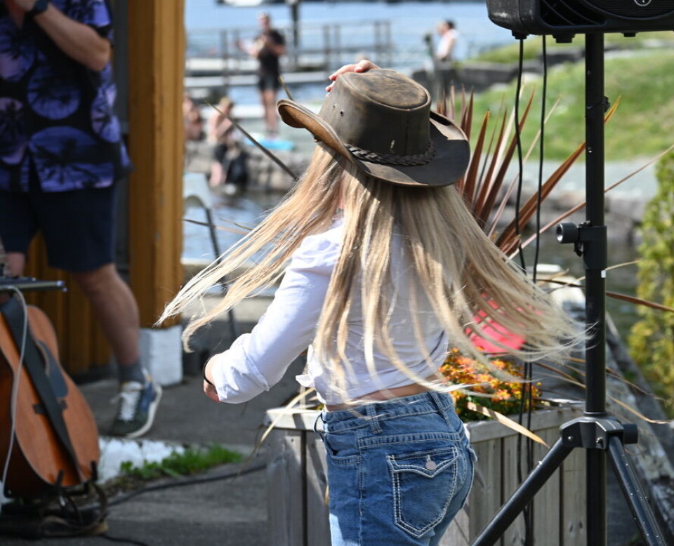 Thea Helena Sigurdslid dansa countryline så håret flagra.