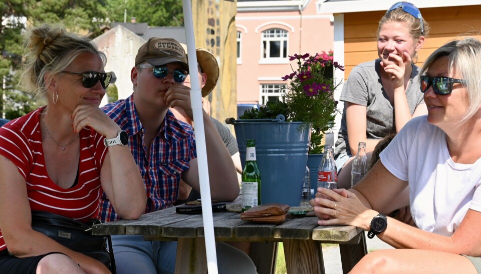 Blant publikum på «open mikrofon» var (f.v.) Therese Brauti, Åsmund Brauti Ekre, Geir Olav Ekre, Jenny Brauti Ekre og Britt Elin Ekre. Åsmund og Jenny prøvde å utfordre kvarandre til å gripe mikrofonen – men begge ville helst sleppe sjølve.