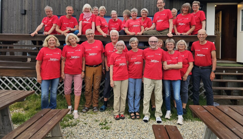 Fyresdal Turlag på tur til nye Mogen Turisthytte tidlegare i sommar. Bak f.v. Ingo Osterlich, Geir Dale Fjalestad, Kirsti Røsegg, Irene Åmlid, Gunnbjørg Bergland, Åse Aslestad, Signe Libjå, Gunhild Momrak, Gunlaug Bergstøl Kiland, Gunnar Grunnvik, Åge Momrak, Martha S. Momrak og Wenche Sandvik. Framme f.v. Sissel Husstøyl, Randi Momrak, Lars Torstein Momrak, Hans Haakenstad, Ragnhild Lie Berge, Berit Bjaadal, Sven Lie, Astrid Furuheim, Gudny Lauvrak, Gunn Haakenstad og Helge Kiland.