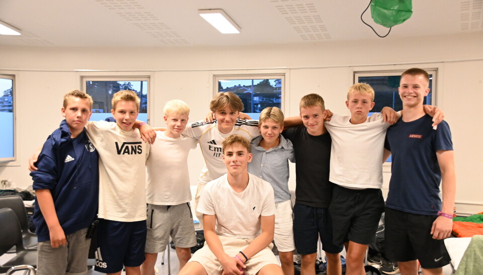 Magnus Moen (f.v.), Trym Steinbakk, Håkon Venås, August Mikkelskas, Andreas Skjæveland Ståle Nikolai Landsverk, Trygve Lie Lundberg, Vetle Aamot og Olaf Berg seier rommet dei bur i er meir ryddig enn jentenes rom.