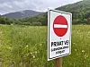 Sambygdingane spurde om løyve til å krysse denne naboeigedomen.